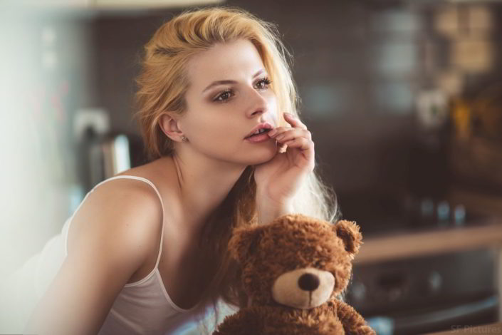 Pure beauty takha blonde girl posing with teddybear in the kitchen