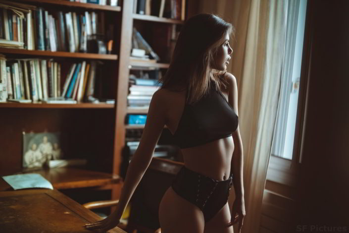 super model Viesta with black lingerie transparent in the office by fred photographe boudoir Paris