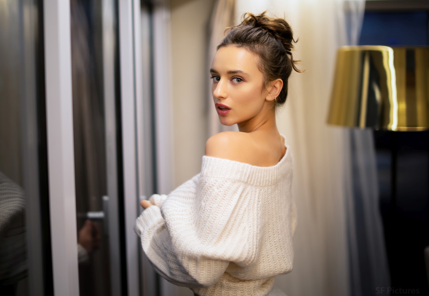 https://fred-boudoir-photography.com/wp-content/uploads/beautiful-gloriasol-portrait-with-a-sweater.jpg