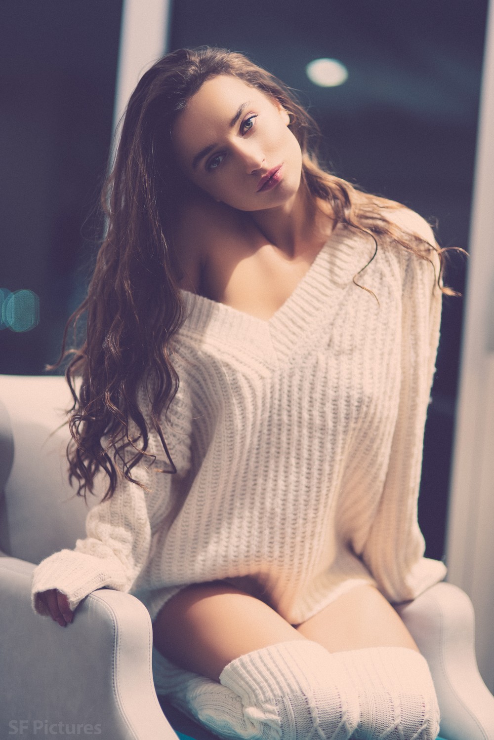 https://fred-boudoir-photography.com/wp-content/uploads/gorgeous-model-gloriasol-with-sweater-and-socks.jpg